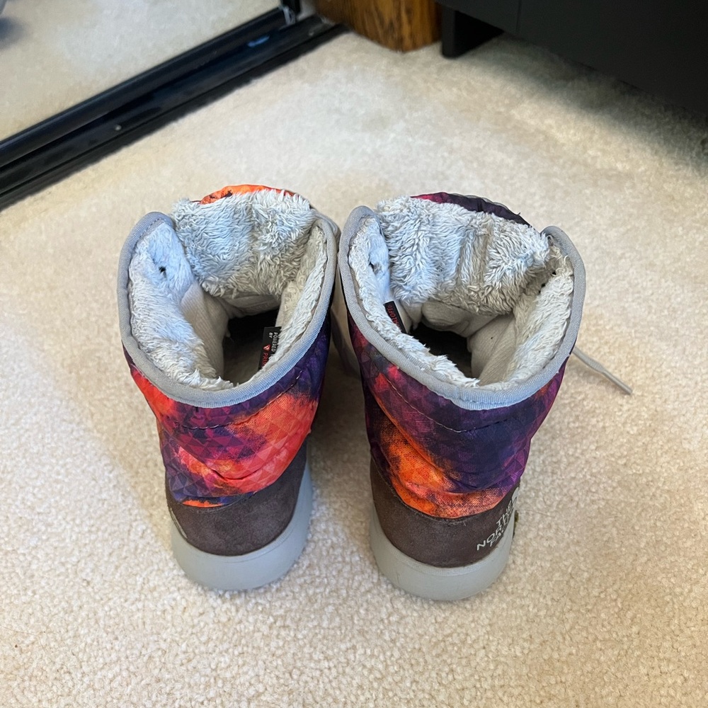 North face boots - size 7 - Picture 4 of 4